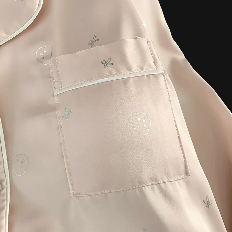 Set Piama Ice Silk Lengan Panjang Celana Panjang, Kepala Beruang Pink, Loungewear Minimalis Lucu · Grosir · OEM · Pengiriman Global - Detail 1