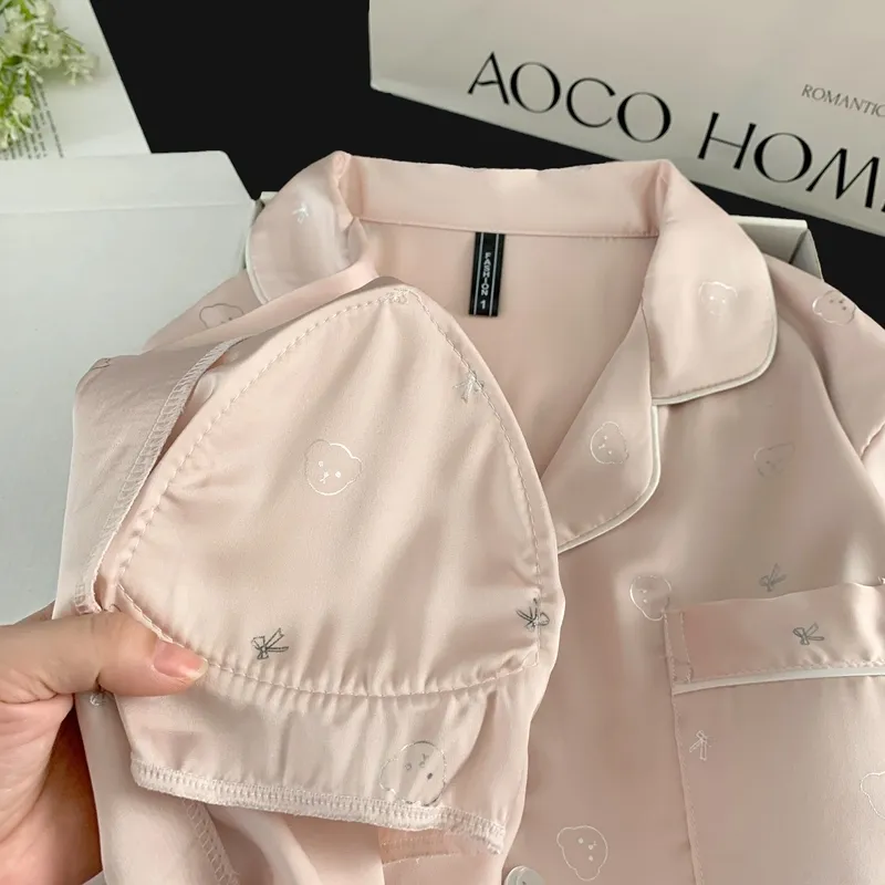 Set Piama Ice Silk Lengan Panjang Celana Panjang, Kepala Beruang Pink, Loungewear Minimalis Lucu · Grosir · OEM · Pengiriman Global - Detail 3