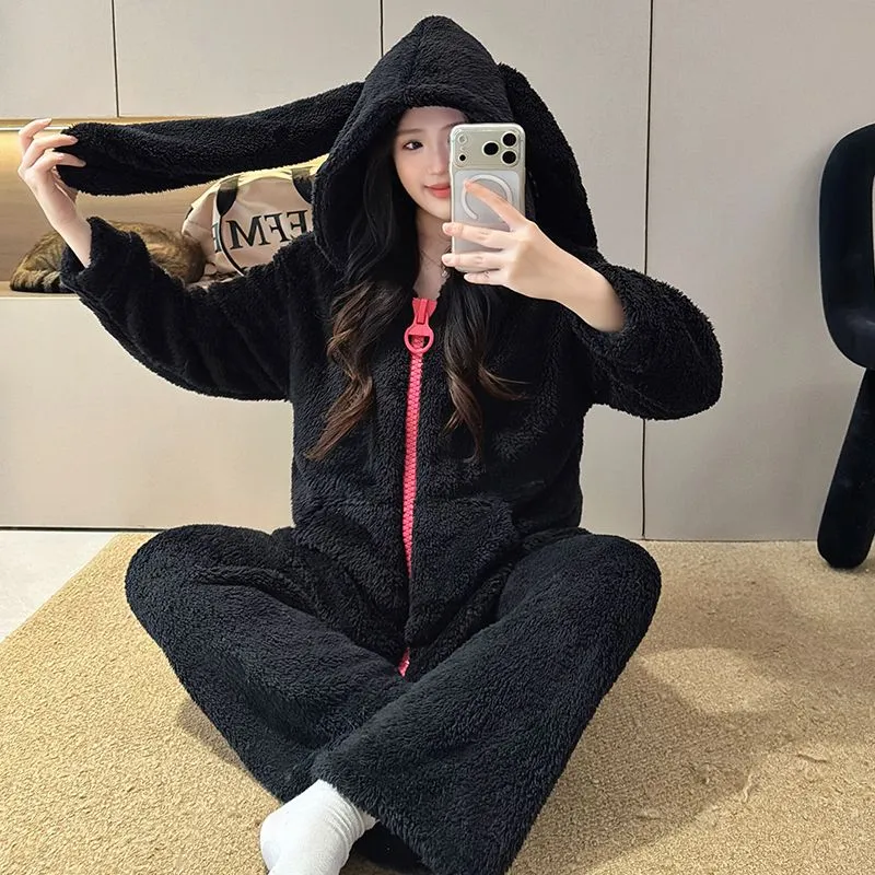 بيجامة نسائية شتوية رائجة من الفرو الطويل مع قبعة وأذنين كبيرتين وسحاب وأكمام طويلة وبنطال طويل طقم ملابس منزلية دافئ موديل جديد · بيع بالجملة · تصنيع حسب الطلب · شحن عالمي - View 1