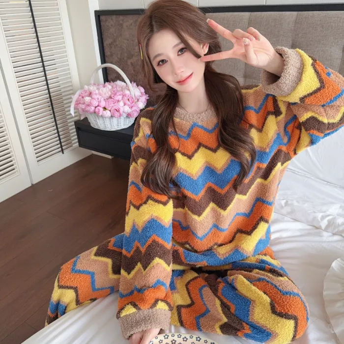 Pyjama femme en velours double face Sleep Beauty, loisirs d'automne et d'hiver, rayures, grande taille, 250 jin, tenue d'intérieur pour femmes rondes, portable à l'extérieur · Grossiste · OEM · Mondial - Detail 3