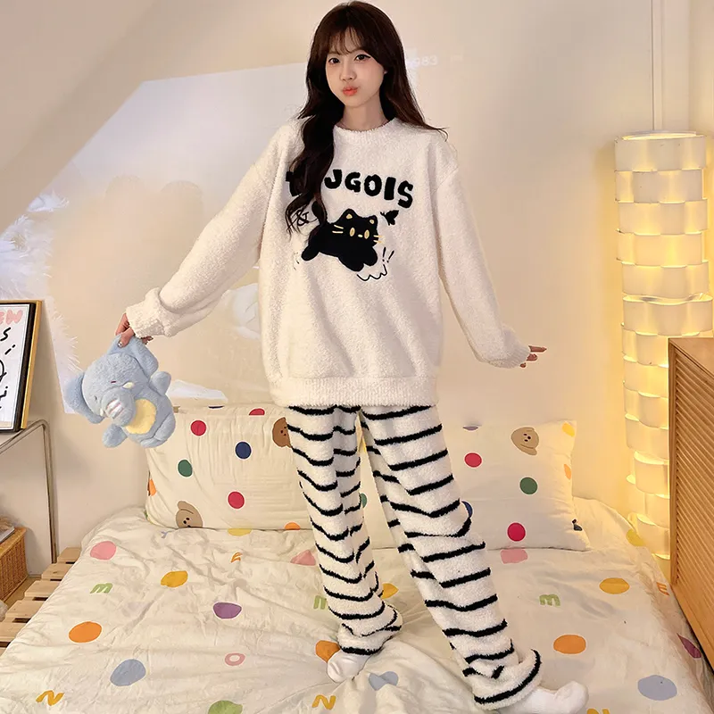 Pyjama femme en velours corail demi-moitié, automne-hiver, manches longues, col rond, ensemble de maison mignon avec motif cartoon · Grossiste · OEM · Mondial - View 4