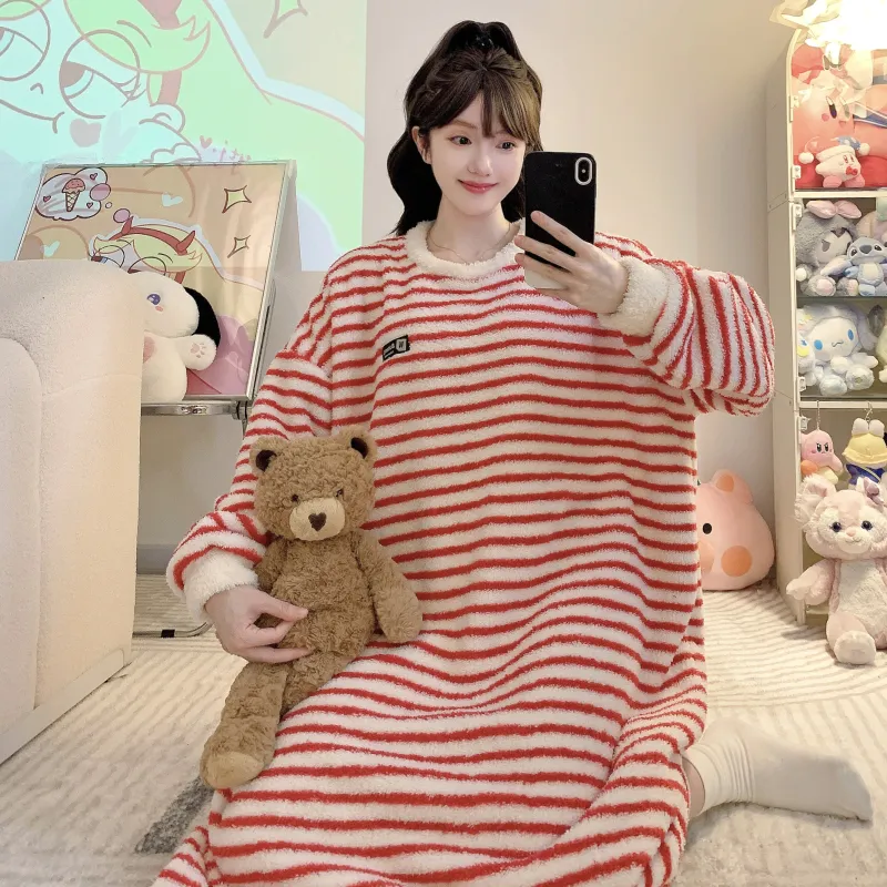 Yidiemeng Winter Half-Side Velvet Sweet Princess Style Long Sleeve Mid-Length Nightdress Plus Size Homewear Fits Up to 110kg · Wholesale · OEM · Worldwide Shipping - View 3