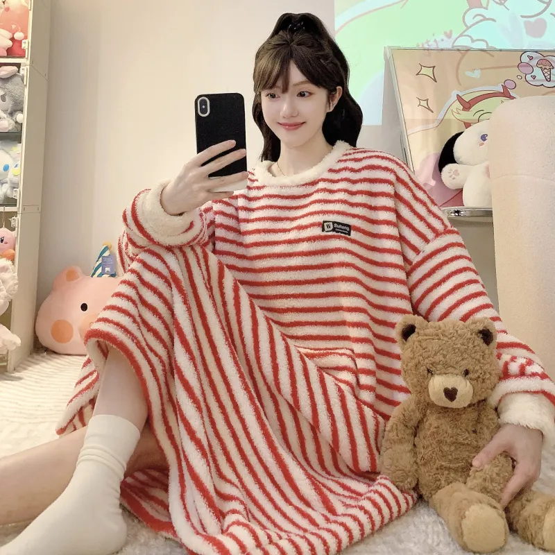 Yidiemeng Winter Half-Side Velvet Sweet Princess Style Long Sleeve Mid-Length Nightdress Plus Size Homewear Fits Up to 110kg · Wholesale · OEM · Worldwide Shipping - View 2