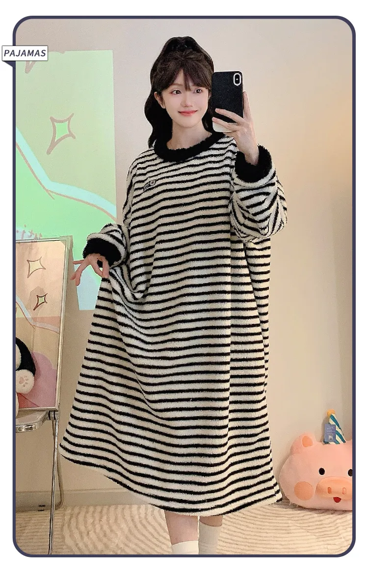 Yidiemeng Winter Half-Side Velvet Sweet Princess Style Long Sleeve Mid-Length Nightdress Plus Size Homewear Fits Up to 110kg · Wholesale · OEM · Worldwide Shipping - Detail 10